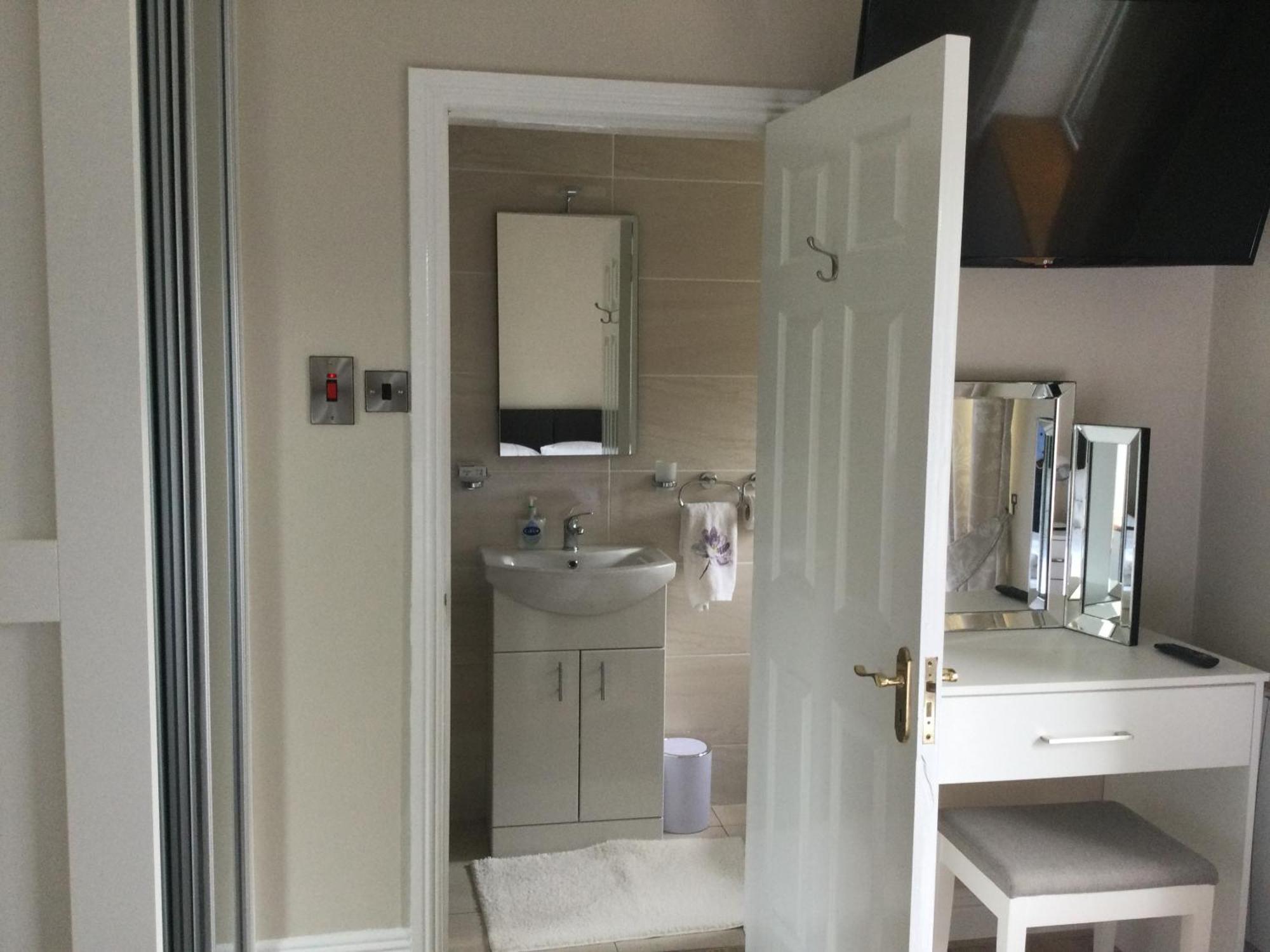 Adare Luxury Riverside Apartment Limerick Junction エクステリア 写真